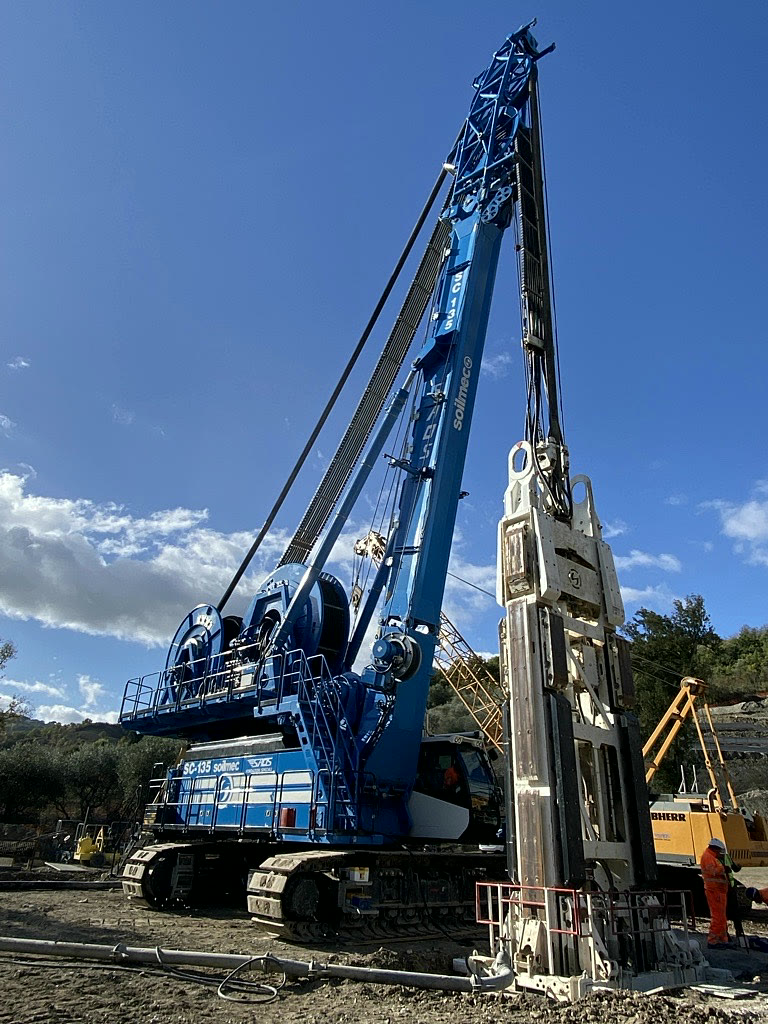 Blue Soilmec rig for diaphragm walls and piles on a construction site
